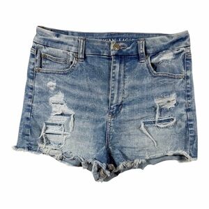 Women’s American Eagle Light Wash Distressed Curvy Hi-Rise Shortie size 8